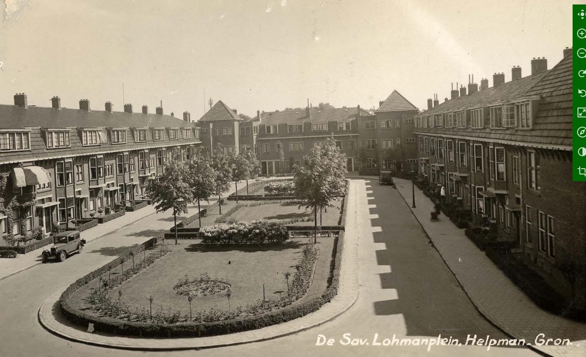 Foto van Savornin Lohmanplein uit 1970, met een mooi groen plein met bomen